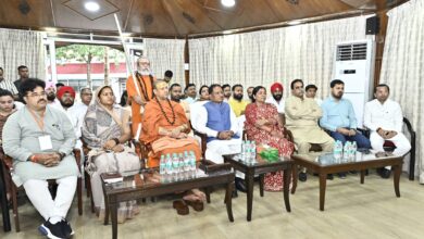 केंद्रीय राज्य मंत्री श्रीमती सावित्री ठाकुर का रायपुर प्रवास      छत्तीसगढ़ के मुखिया विष्णुदेव साय के साथ सभी प्रधानमंत्री की मन की बात कार्यक्रम में सम्मलित हुवे