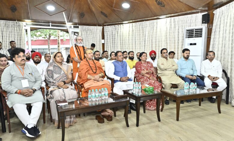 केंद्रीय राज्य मंत्री श्रीमती सावित्री ठाकुर का रायपुर प्रवास छत्तीसगढ़ के मुखिया विष्णुदेव साय के साथ सभी प्रधानमंत्री की मन की बात कार्यक्रम में सम्मलित हुवे केंद्रीय राज्य मंत्री श्रीमती सावित्री ठाकुर का रायपुर प्रवास छत्तीसगढ़ के मुखिया विष्णुदेव साय के साथ सभी प्रधानमंत्री की मन की बात कार्यक्रम में सम्मलित हुवे
