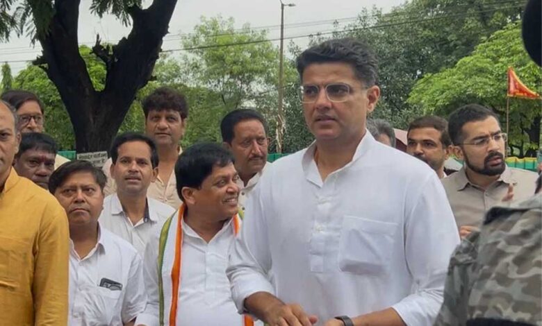 जेल में चैतन्य से मिले सचिन पायलट, बोले- कांग्रेस एक कदम भी पीछे नहीं हटेगी जेल में चैतन्य से मिले सचिन पायलट, बोले- कांग्रेस एक कदम भी पीछे नहीं हटेगी