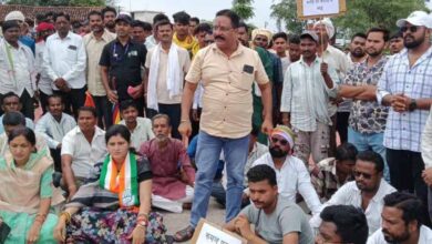 डोंगरगढ़-खैरागढ़ सड़क पर कांग्रेस का चक्काजाम: जहां भाजपा ने किया जाम  अब कांग्रेस का धरना