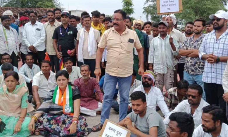 डोंगरगढ़-खैरागढ़ सड़क पर कांग्रेस का चक्काजाम: जहां भाजपा ने किया जाम  अब कांग्रेस का धरना