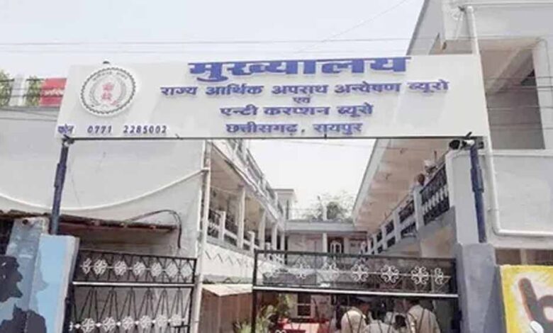 शराब घोटाले में बड़ी कार्रवाई: EOW ने तीन आरोपियों को किया गिरफ्तार