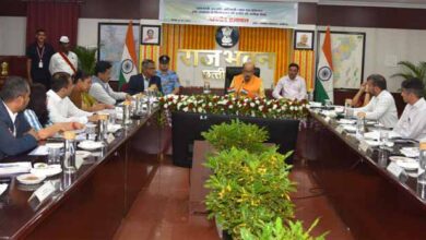 केवल रिपोर्ट पर निर्भर न रहें, निचले स्तर पर जाकर योजनाओें का क्रियान्वयन देखें : डेका