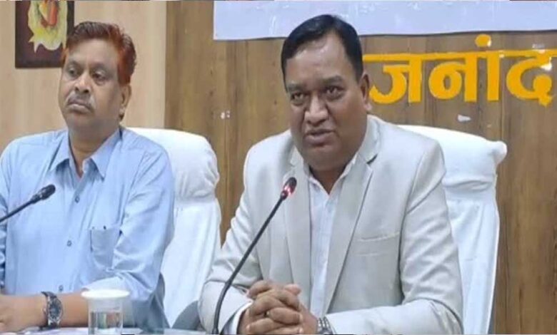 कमिश्नर बस्तर डोमन सिंह ने वीडियो कांफ्रेंसिंग के जरिए ली भैरमगढ़- नरहरपुर सहित कई ब्लॉक के अधिकारियों की बैठक