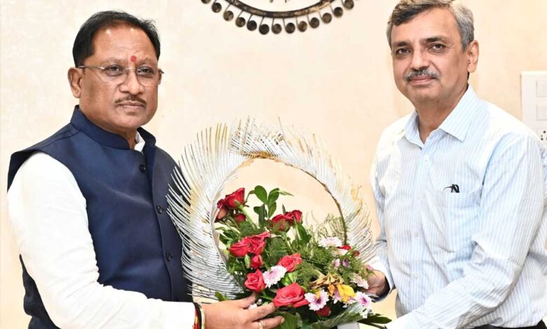 मुख्यमंत्री श्री साय से भारत सरकार में भूमि संसाधन सचिव ने की सौजन्य भेंट मुख्यमंत्री श्री साय से भारत सरकार में भूमि संसाधन सचिव ने की सौजन्य भेंट