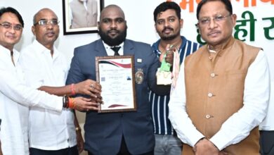 छत्तीसगढ़ के प्रेम राजन रौतिया ने इंटरनेशनल पावरलिफ्टिंग में दिलाया स्वर्ण पदक, मुख्यमंत्री साय से की मुलाकात,मुख्यमंत्री ने दी बधाई, कहा – युवा खिलाड़ियों की उपलब्धि पूरे प्रदेश की प्रेरणा..