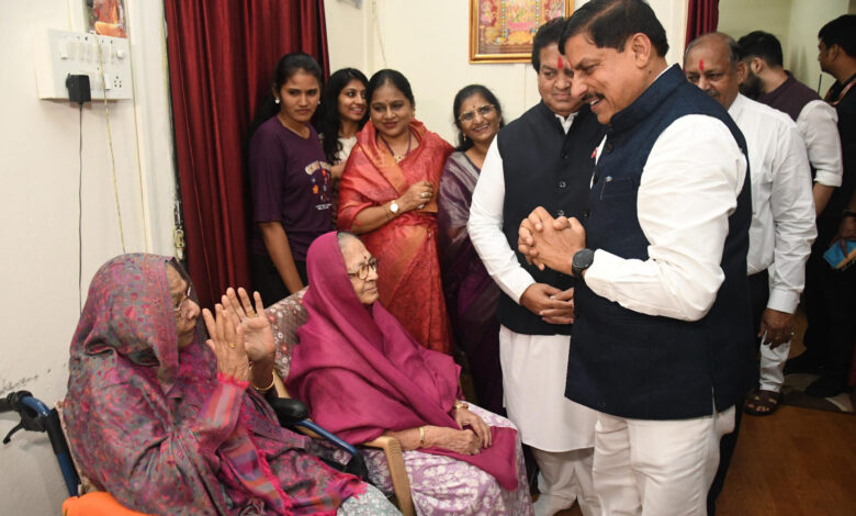 MP NEWS: मुख्यमंत्री ने पूर्व मुख्यमंत्री स्व. पटवा की धर्मपत्नी श्रीमती फूल कुंवर पटवा को जन्मदिन पर दी शुभकामनाएं… MP NEWS: मुख्यमंत्री ने पूर्व मुख्यमंत्री स्व. पटवा की धर्मपत्नी श्रीमती फूल कुंवर पटवा को जन्मदिन पर दी शुभकामनाएं…