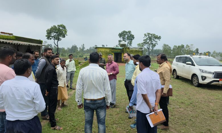 कलेक्टर ने सीतापुर एवं मैनपाट ब्लॉक के छात्रावासों एवं स्कूलों का किया निरीक्षण ,सुरक्षा व्यवस्था एवं साफ-सफाई के दिए कड़े निर्देश,कुदारीडीह के सचिव को सस्पेंड एवं मैनपाट बीईओ को कारण बताओ नोटिस के दिए निर्देश