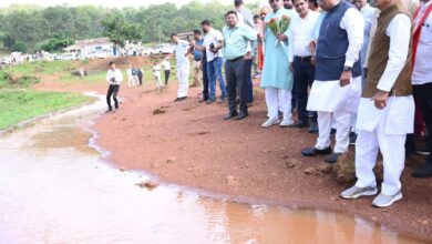केंद्रीय मंत्री श्री शिवराज सिंह चौहान ने मैनपाट में देखा ‘उल्टापानी’ का अद्भुत दृश्य