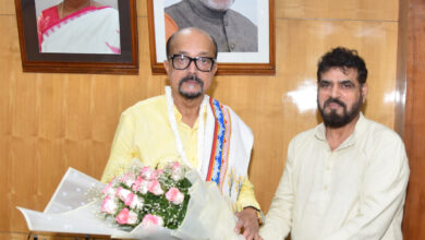 राज्यपाल रमेन डेका से छत्तीसगढ़ खादी बोर्ड अध्यक्ष राकेश पाण्डेय की भेंट, कुंवरगढ़ के बुनकरों के कार्यों की दी जानकारी….