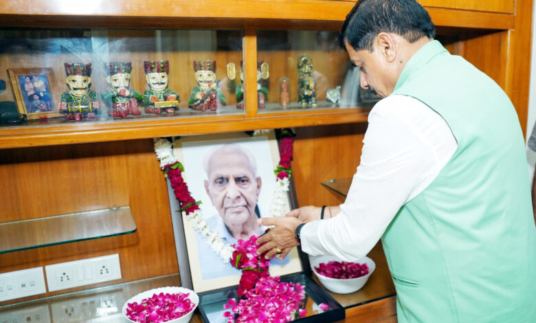MP NEWS: सीएम मोहन यादव और डिप्टी सीएम राजेंद्र शुक्ल ने रेल मंत्री अश्विनी वैष्णव के पिता को दी श्रद्धांजलि…