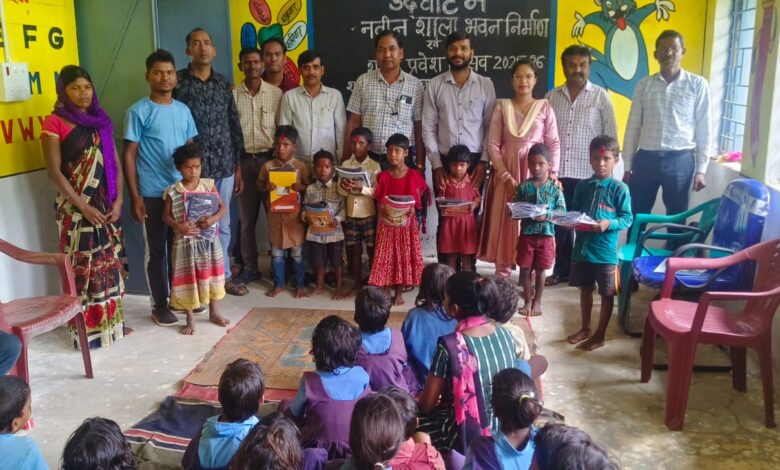 सहायक विकासखण्ड शिक्षा अधिकारी जोलसन बड़ा की मुख्य अतिथि में,मैनपाट कदनई नवीन शाला भवन का हुआ उद्घाटन व मनाया गया शाला प्रवेश उत्सव