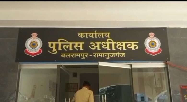 कुसमी थाना प्रभारी सहित तीन पुलिसकर्मी किए गए निलंबित कुसमी थाना प्रभारी सहित तीन पुलिसकर्मी किए गए निलंबित