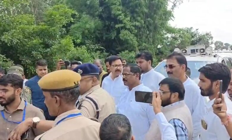 सवाल अब भी वही की क्या किसान, आदिवासी, युवा, महिलाएँ अपने मुख्यमंत्री से मिल भी नहीं सकते-पूर्व मंत्री भगत सवाल अब भी वही की क्या किसान, आदिवासी, युवा, महिलाएँ अपने मुख्यमंत्री से मिल भी नहीं सकते-पूर्व मंत्री भगत