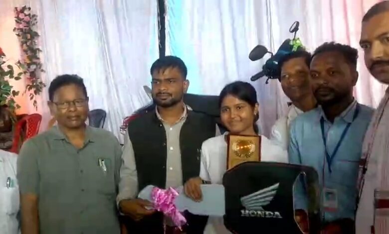 एमएलए एजुकेशन कोर सेंटर सीतापुर के तत्वावधान में भव्य छात्र सम्मान समारोह का आयोजन,विधानसभा क्षेत्र के 10वीं और 12वीं बोर्ड परीक्षा में उत्कृष्ट प्रदर्शन करने वाले छात्र-छात्राओं को किया गया सम्मानित