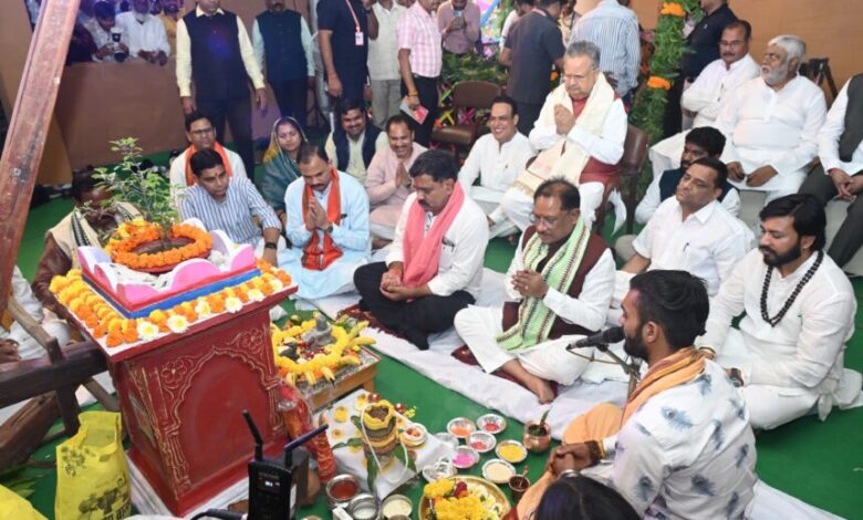 मुख्यमंत्री निवास में हरेली उत्सव: CM साय ने गौरी-गणेश, नवग्रह की पूजा कर भगवान शिव का किया अभिषेक….