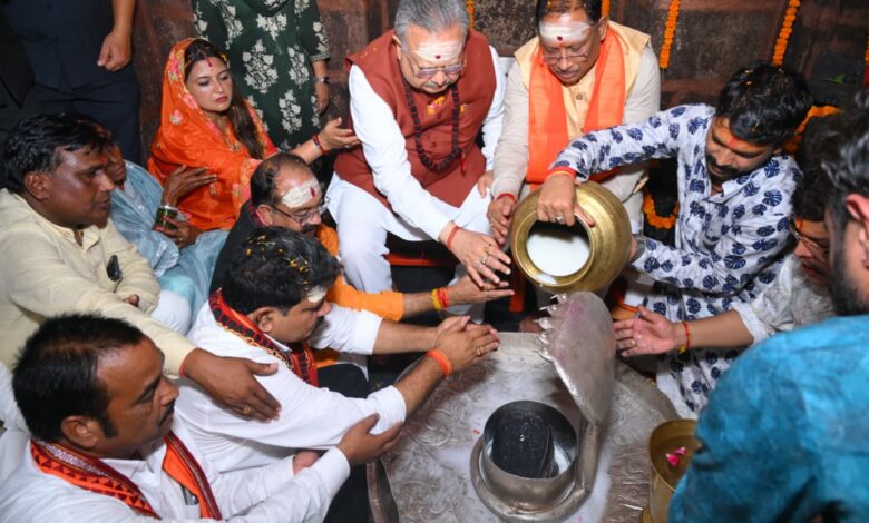 हर-हर महादेव से गूंज उठा भोरमदेव : मुख्यमंत्री विष्णुदेव साय ने हेलीकॉप्टर से पुष्पवर्षा कर हजारों कांवड़ियों का किया भव्य स्वागत…. हर-हर महादेव से गूंज उठा भोरमदेव : मुख्यमंत्री विष्णुदेव साय ने हेलीकॉप्टर से पुष्पवर्षा कर हजारों कांवड़ियों का किया भव्य स्वागत….