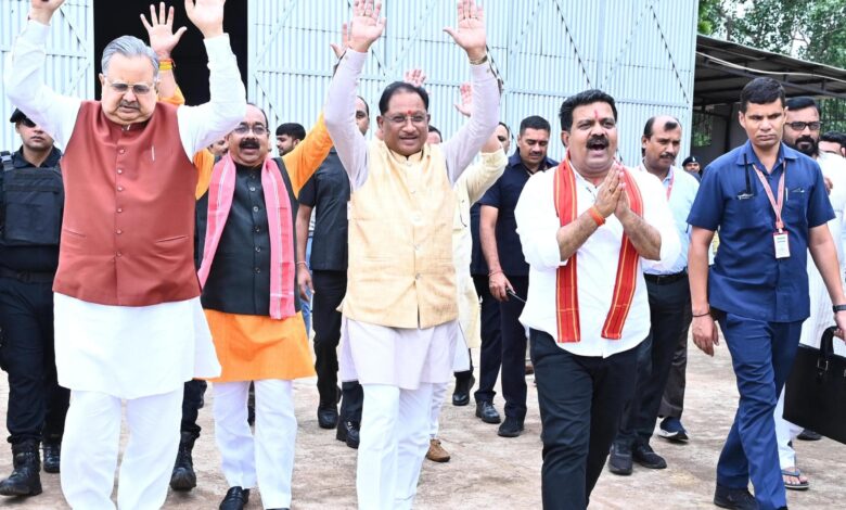 मुख्यमंत्री विष्णुदेव साय कांवड़ियों पर पुष्प वर्षा के लिए हेलीकॉप्टर से कवर्धा के लिए रवाना… मुख्यमंत्री विष्णुदेव साय कांवड़ियों पर पुष्प वर्षा के लिए हेलीकॉप्टर से कवर्धा के लिए रवाना…
