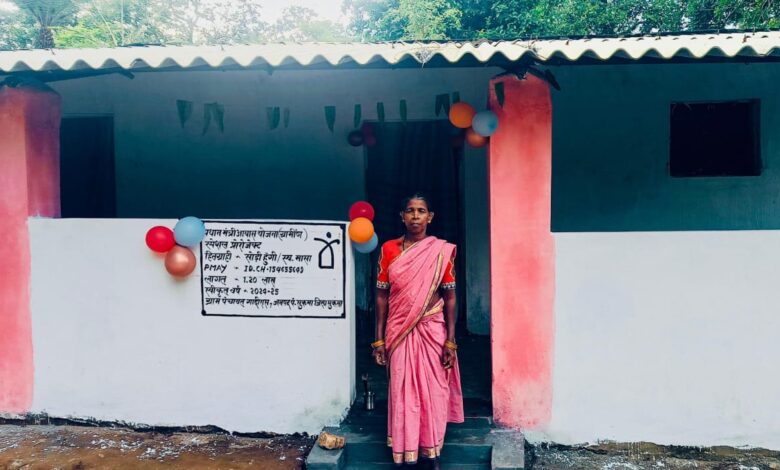 नक्सल पीड़ित परिवार के आशियाने का सपना हुआ साकार: मुख्यमंत्री साय की पहल पर प्रधानमंत्री आवास योजना अंतर्गत बना छत्तीसगढ़ का पहला विशेष आवास…. नक्सल पीड़ित परिवार के आशियाने का सपना हुआ साकार: मुख्यमंत्री साय की पहल पर प्रधानमंत्री आवास योजना अंतर्गत बना छत्तीसगढ़ का पहला विशेष आवास….