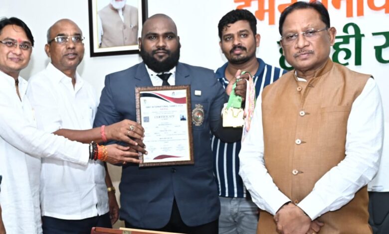 छत्तीसगढ़ के प्रेम राजन रौतिया ने इंटरनेशनल पावरलिफ्टिंग में दिलाया स्वर्ण पदक, CM साय से की मुलाकात…