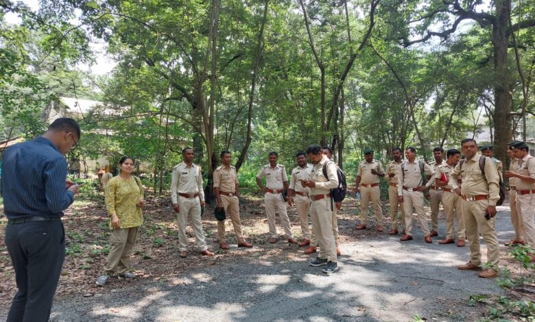 हाथी प्रभावित क्षेत्रों के क्षेत्रीय कर्मचारियों को “गज संकेत एप“ के माध्यम से हाथियों के लोकेशन एवं ट्रैकिंग करने के संबंध में दिया गया प्रशिक्षण