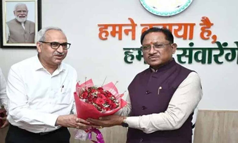 CM से मिले BSP निदेशक चित्तरंजन महापात्र, भिलाई स्टील प्लांट को बताया विकास का स्तंभ CM से मिले BSP निदेशक चित्तरंजन महापात्र, भिलाई स्टील प्लांट को बताया विकास का स्तंभ