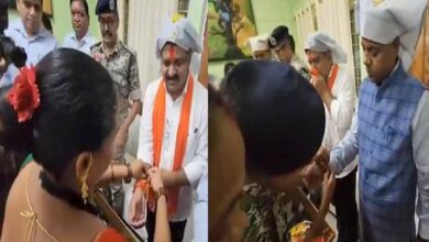 डिप्टी सीएम विजय और मंत्री केदार ने नक्सली महिलाओं से बंधवाई राखी, दिया भरोसा सुरक्षा का