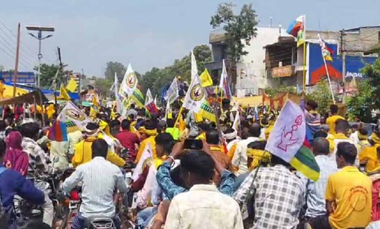 विश्व आदिवासी दिवस पर कोरबा में ताकत का प्रदर्शन, पाली में उमड़ी भीड़ विश्व आदिवासी दिवस पर कोरबा में ताकत का प्रदर्शन, पाली में उमड़ी भीड़