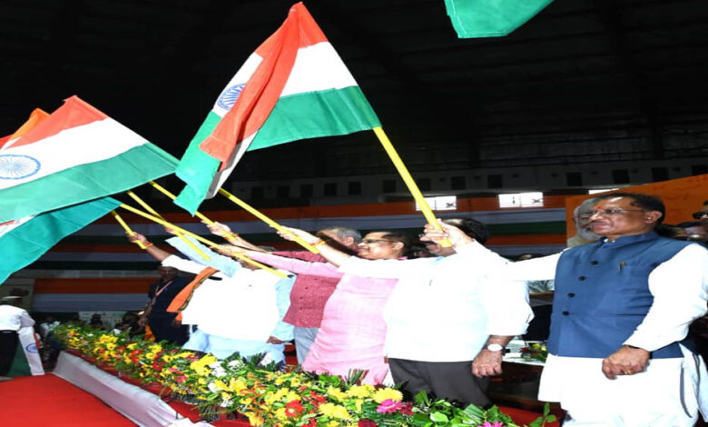 रायपुर : स्वच्छता में छत्तीसगढ़ को राष्ट्रीय स्तर पर प्रतिष्ठित करने में स्वच्छता दीदियों का अमूल्य योगदान : मुख्यमंत्री विष्णुदेव साय रायपुर : स्वच्छता में छत्तीसगढ़ को राष्ट्रीय स्तर पर प्रतिष्ठित करने में स्वच्छता दीदियों का अमूल्य योगदान : मुख्यमंत्री विष्णुदेव साय