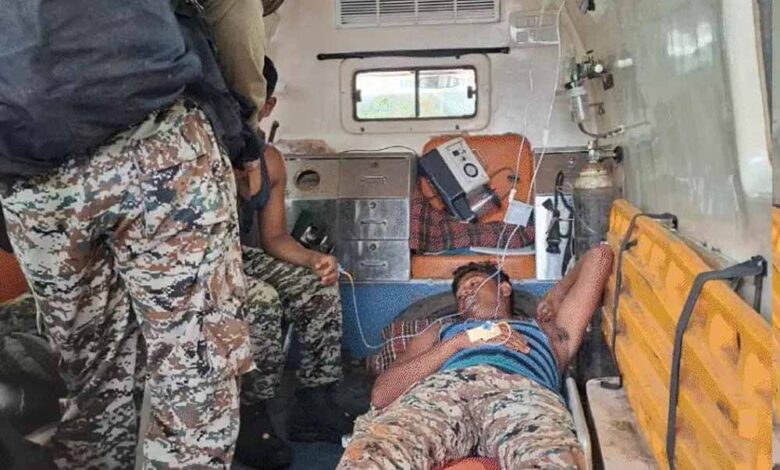 बीजापुर में नक्सली IED ब्लास्ट: DRG का एक जवान शहीद, 3 घायल बीजापुर में नक्सली IED ब्लास्ट: DRG का एक जवान शहीद, 3 घायल