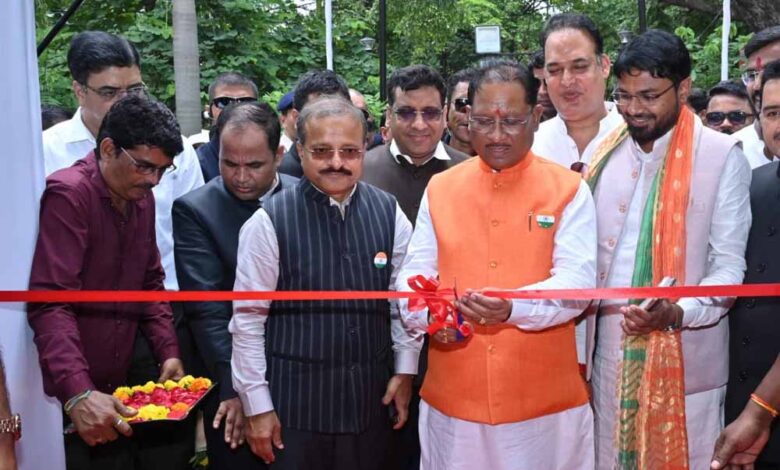 मुख्यमंत्री साय ने स्वतंत्रता दिवस पर टाउन हॉल में छायाचित्र प्रदर्शनी का किया शुभारंभ मुख्यमंत्री साय ने स्वतंत्रता दिवस पर टाउन हॉल में छायाचित्र प्रदर्शनी का किया शुभारंभ