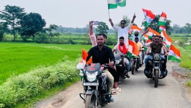 लुण्ड्रा विधानसभा के लखनपुर क्षेत्र में कुन्नी भाजपा मंडल 16 किलोमीटर निकाला गया तिरंगा यात्रा डेढ़ सौ से अधिक की संख्या में बाइक सवार तिरंगा यात्रा में शामिल