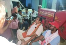 जामकानी में देर रात ट्रक से रासायनिक खाद की गुप्त डिलीवरी, ग्रामीणों ने पकड़ा; प्रशासन ने की जब्ती