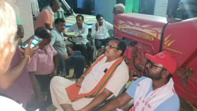 जामकानी में देर रात ट्रक से रासायनिक खाद की गुप्त डिलीवरी, ग्रामीणों ने पकड़ा; प्रशासन ने की जब्ती