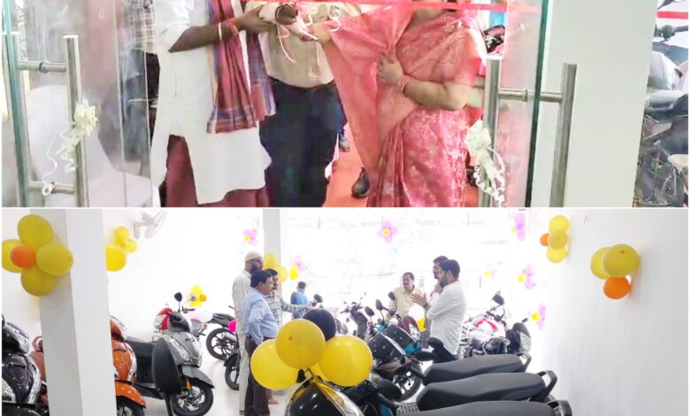 फरसगांव में श्री नारायणा सेल्स टीवीएस बाइक शोरूम का हुआ उद्घाटन फरसगांव में श्री नारायणा सेल्स टीवीएस बाइक शोरूम का हुआ उद्घाटन