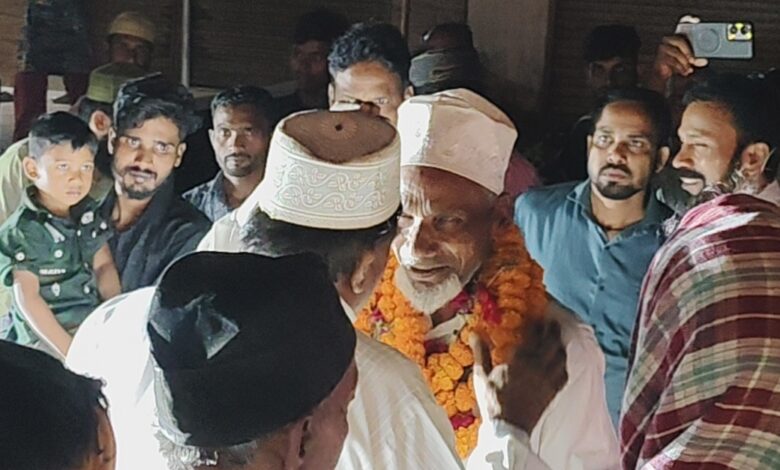 ग्राम पेंट से उमराह के लिए रवाना हुए आवेश खान, मुस्लिम समाज ने रैली निकालकर दी विदाई ग्राम पेंट से उमराह के लिए रवाना हुए आवेश खान, मुस्लिम समाज ने रैली निकालकर दी विदाई