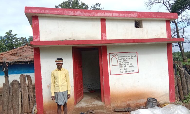 प्रधानमंत्री आवास योजना से सुध्धू बैगा का सपना हुआ साकार, अब कच्चे से पक्के घर में सजेगी खुशियों की दुनिया…. प्रधानमंत्री आवास योजना से सुध्धू बैगा का सपना हुआ साकार, अब कच्चे से पक्के घर में सजेगी खुशियों की दुनिया….