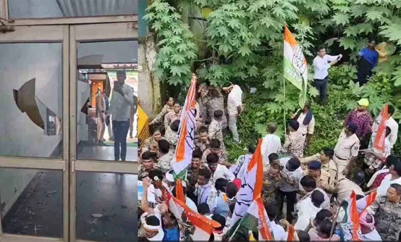 सर्किट हाउस मारपीट विवाद: कांग्रेस ने घेरा मंत्री कश्यप का दफ्तर, महिला पुलिसकर्मी घायल सर्किट हाउस मारपीट विवाद: कांग्रेस ने घेरा मंत्री कश्यप का दफ्तर, महिला पुलिसकर्मी घायल