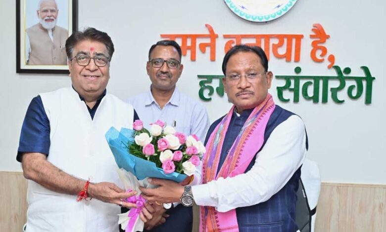 रायपुर : मुख्यमंत्री से ट्रिपल आई टी नया रायपुर के निदेशक प्रोफेसर ओमप्रकाश व्यास ने की सौजन्य मुलाकात रायपुर : मुख्यमंत्री से ट्रिपल आई टी नया रायपुर के निदेशक प्रोफेसर ओमप्रकाश व्यास ने की सौजन्य मुलाकात