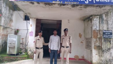 जशपुर पुलिस ने रायपुर से दुष्कर्म आरोपी अंकित किस्पोट्टा को गिरफ्तार कर जेल भेजा