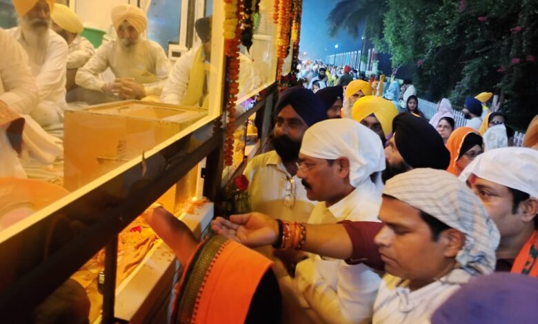 350 साला शहीदी शताब्दी नगर कीर्तन में शामिल हुए भाजपा जिला अध्यक्ष गोपाल मोदी ,गुरु ग्रंथ साहेब मे माथा टेक मांगी दुआएं 350 साला शहीदी शताब्दी नगर कीर्तन में शामिल हुए भाजपा जिला अध्यक्ष गोपाल मोदी ,गुरु ग्रंथ साहेब मे माथा टेक मांगी दुआएं