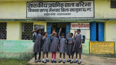 मैनपाट:- नवरात्र पर शिक्षा की सौगात — प्रशासन ने कोरवा बच्चों को दिलाया नया भविष्य