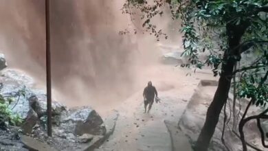 जशपुर ब्रेकिंग: खुड़ियारानी मंदिर मार्ग पर झरना उफान पर, भक्तों की राह बनी खतरनाक