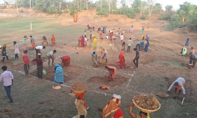 मनरेगा श्रमिकों को रोजगार देने में बिलासपुर जिला प्रदेश में अव्वल…. मनरेगा श्रमिकों को रोजगार देने में बिलासपुर जिला प्रदेश में अव्वल….