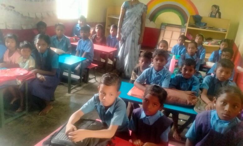 युक्तियुक्तकरण से स्कूलों में नियमित हुई कक्षाएं…. युक्तियुक्तकरण से स्कूलों में नियमित हुई कक्षाएं….