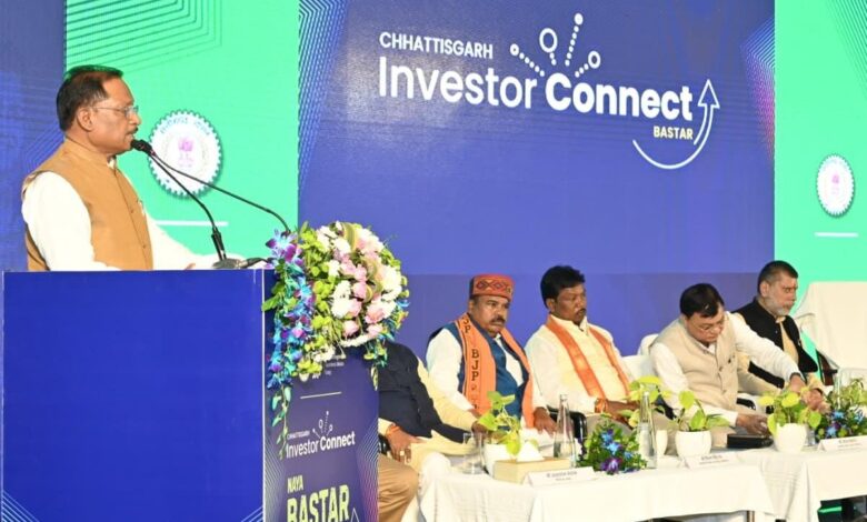 बड़े सार्वजनिक निवेशों के साथ-साथ लगभग ₹1,000 करोड़ का निजी निवेश भी सेवा क्षेत्र और एमएसएमई: लगभग ₹52,000 करोड़ की प्रतिबद्धताओं के साथ बस्तर औद्योगिक और सामाजिक-आर्थिक परिवर्तन का बन रहा नया केंद्र… बड़े सार्वजनिक निवेशों के साथ-साथ लगभग ₹1,000 करोड़ का निजी निवेश भी सेवा क्षेत्र और एमएसएमई: लगभग ₹52,000 करोड़ की प्रतिबद्धताओं के साथ बस्तर औद्योगिक और सामाजिक-आर्थिक परिवर्तन का बन रहा नया केंद्र…