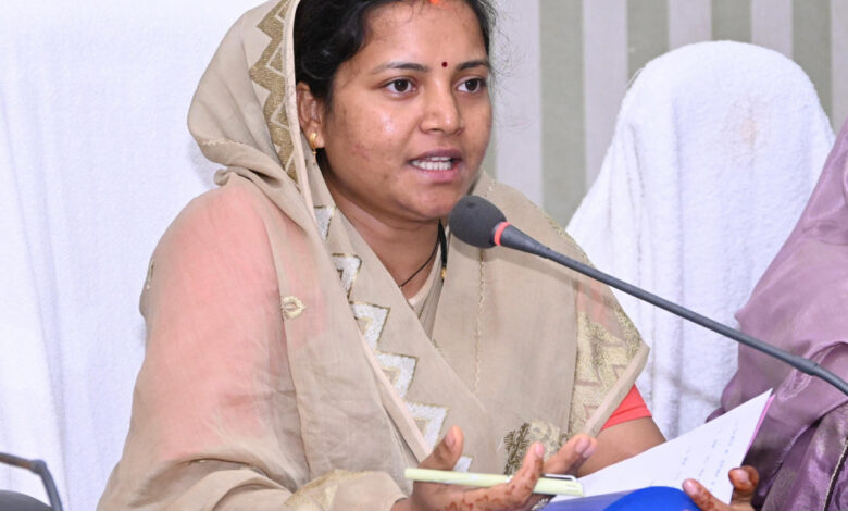 अटल पंचायत डिजिटल सुविधा केंद्र से ग्रामीणों को मिल रही बैंकिंग व अन्य सेवाओं का लाभ: मंत्री श्रीमती लक्ष्मी राजवाड़े…. अटल पंचायत डिजिटल सुविधा केंद्र से ग्रामीणों को मिल रही बैंकिंग व अन्य सेवाओं का लाभ: मंत्री श्रीमती लक्ष्मी राजवाड़े….