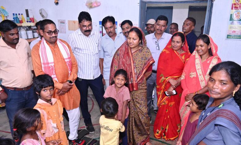 महिला एवं बाल विकास मंत्री श्रीमती लक्ष्मी राजवाड़े ने धरसेड़ी आंगनबाड़ी केंद्र का औचक निरीक्षण किया… महिला एवं बाल विकास मंत्री श्रीमती लक्ष्मी राजवाड़े ने धरसेड़ी आंगनबाड़ी केंद्र का औचक निरीक्षण किया…