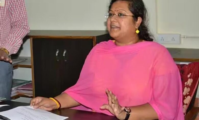 सौम्या चौरसिया पर आय से अधिक संपत्ति का शिकंजा, EOW ने दाखिल की 8000 पेज की चार्जशीट सौम्या चौरसिया पर आय से अधिक संपत्ति का शिकंजा, EOW ने दाखिल की 8000 पेज की चार्जशीट