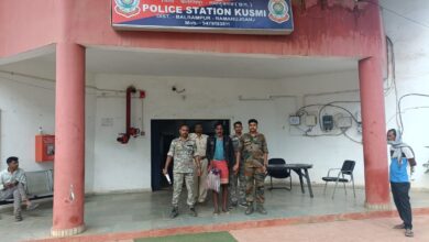 घर की बाड़ी में उगा रहा था गांजा का पौधा, पुलिस ने आरोपी को किया गिरफ्तार…